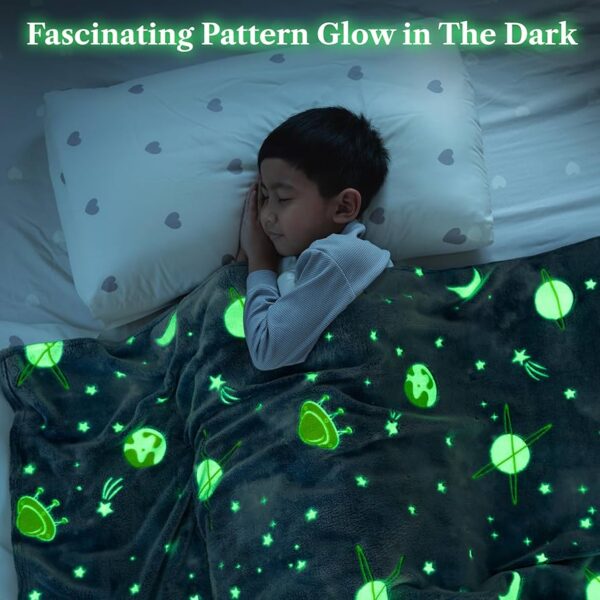 Magic glow in the dark fleece blanket